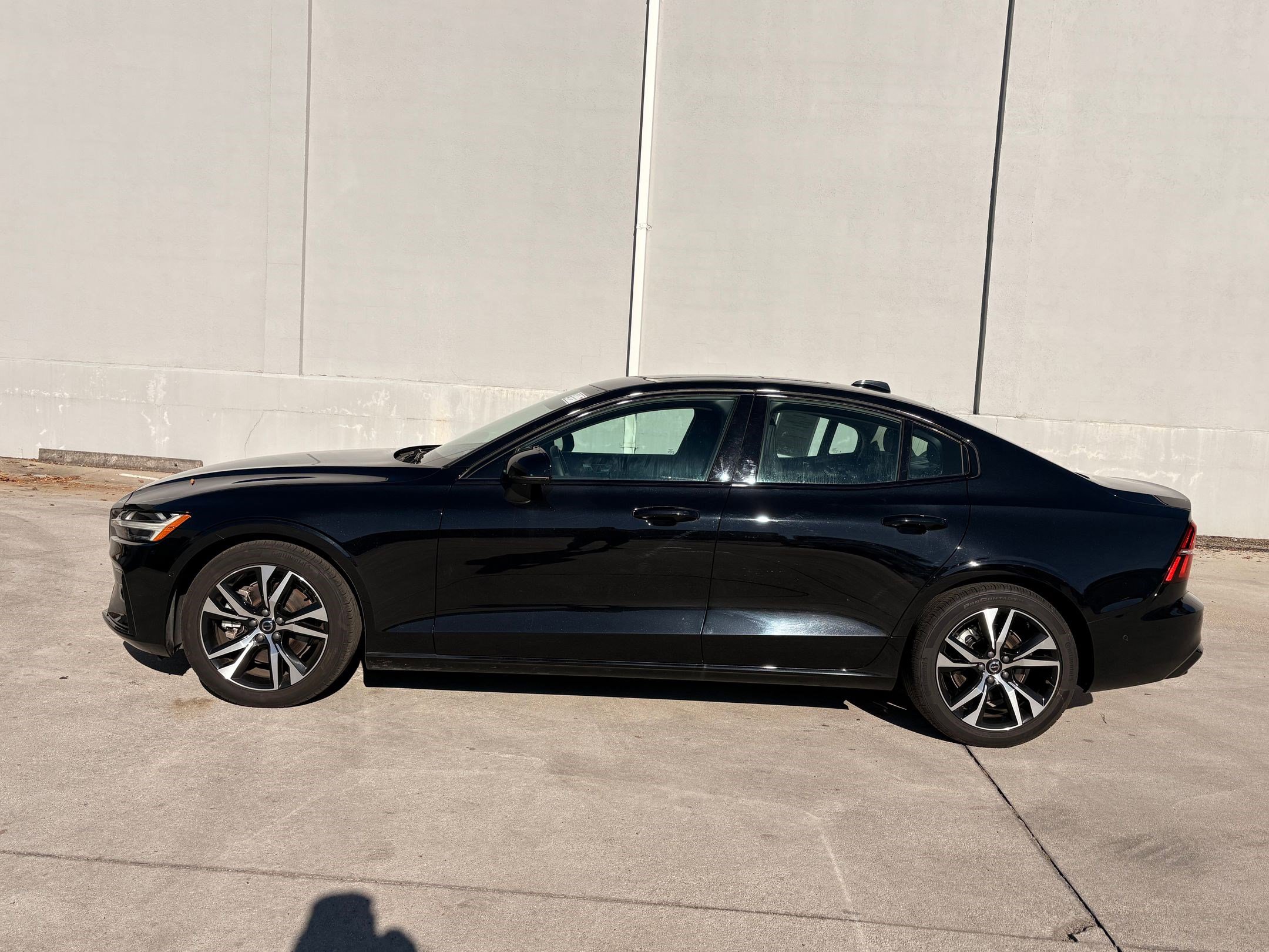 2024 Volvo S60 Plus photo 2