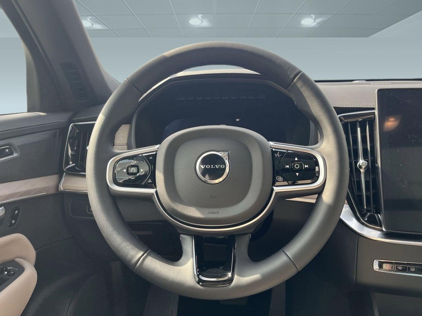 2026 Volvo XC90 Plus - Photo 18