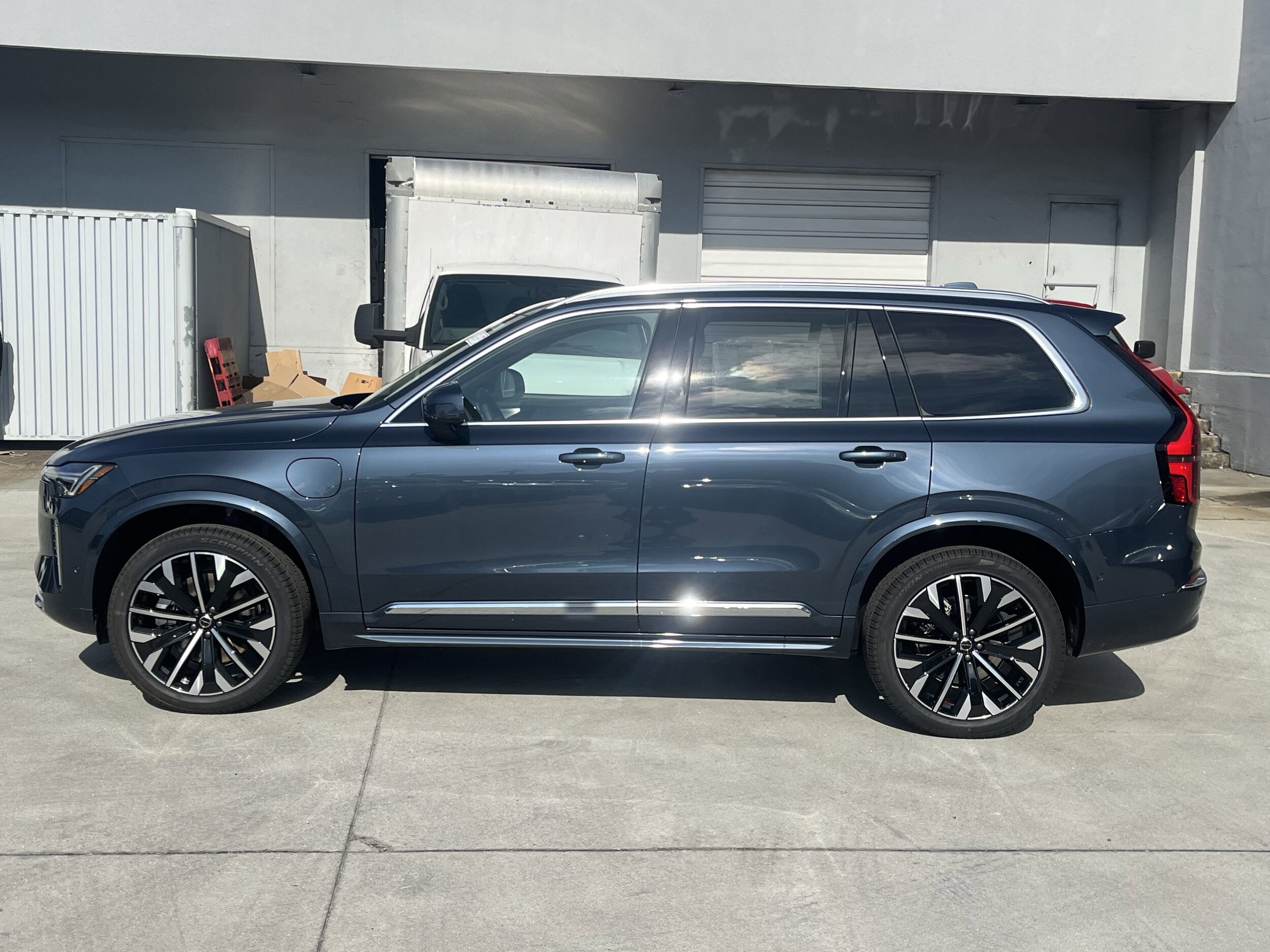2026 Volvo XC90 T8 Plus photo 4