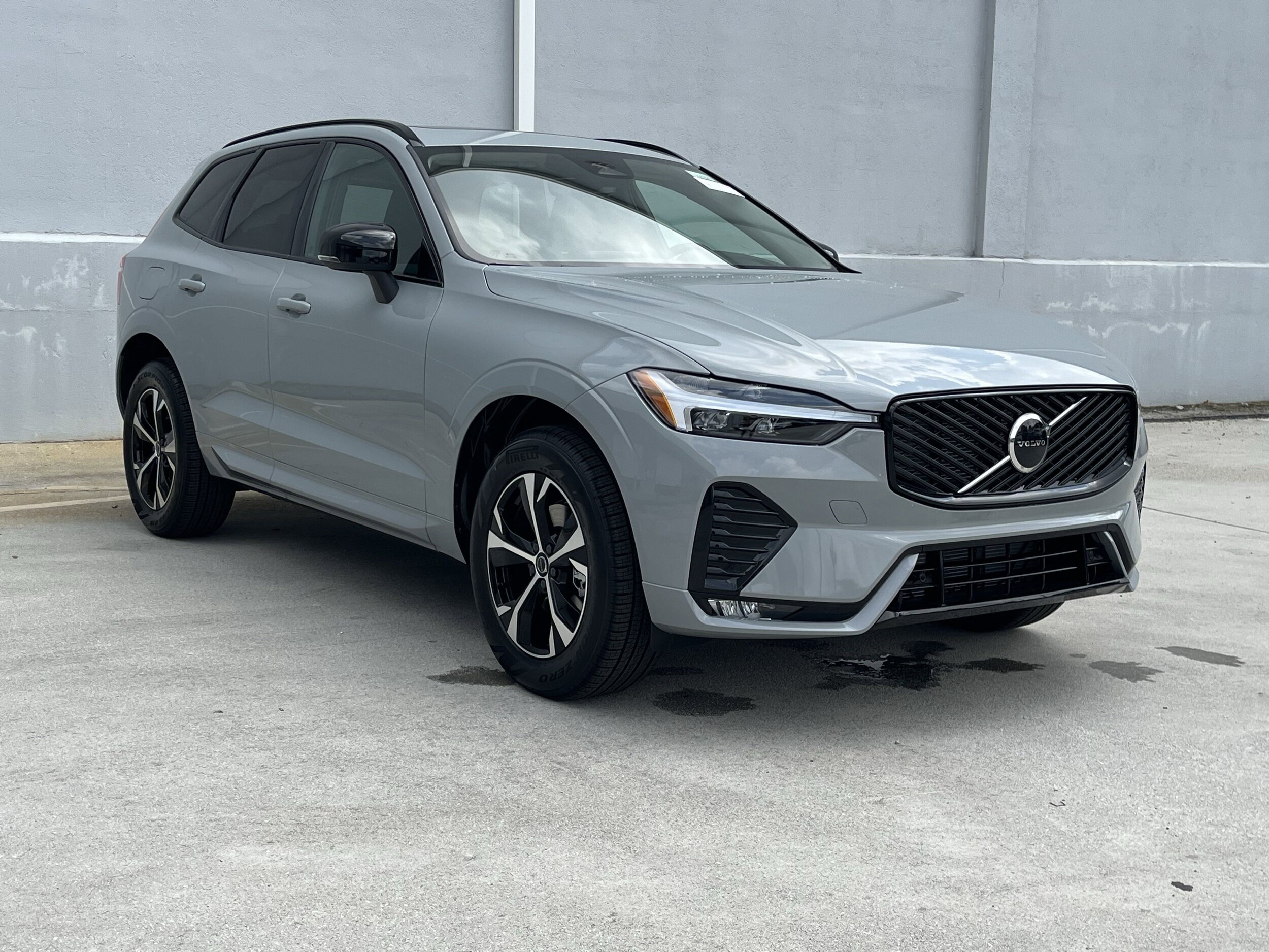 2026 Volvo XC60 B5 Core photo 2