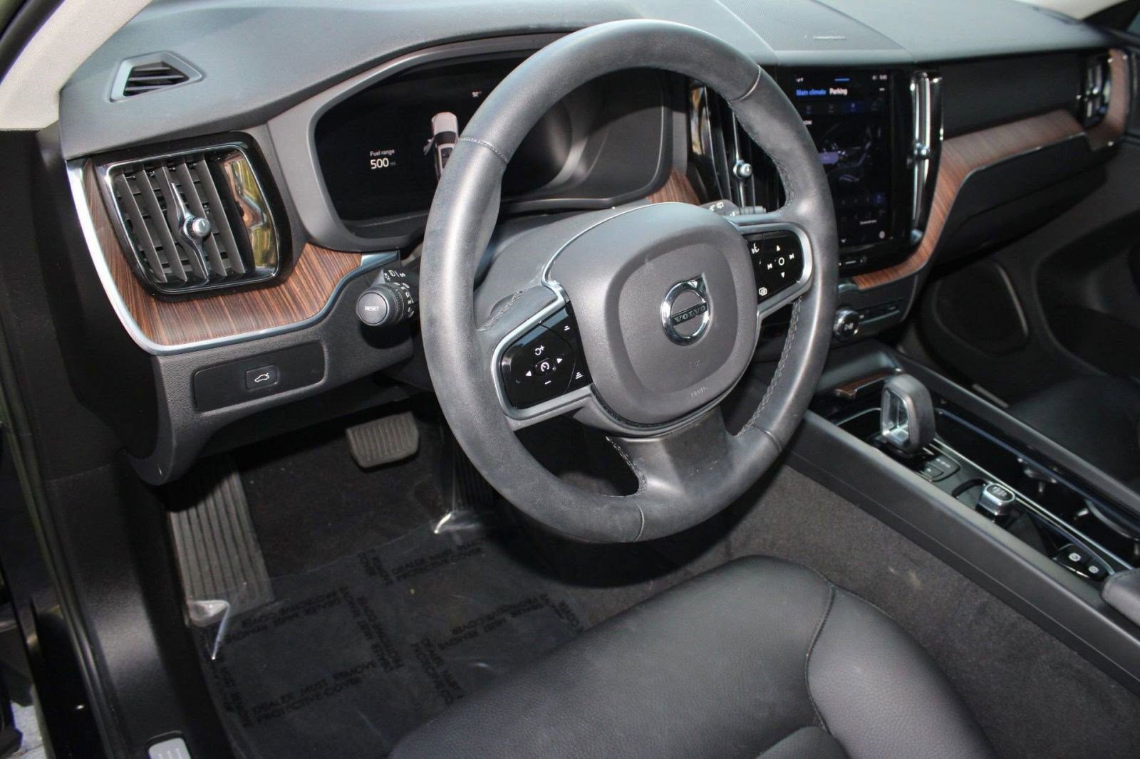 2023 Volvo XC60 B5 Plus photo 3