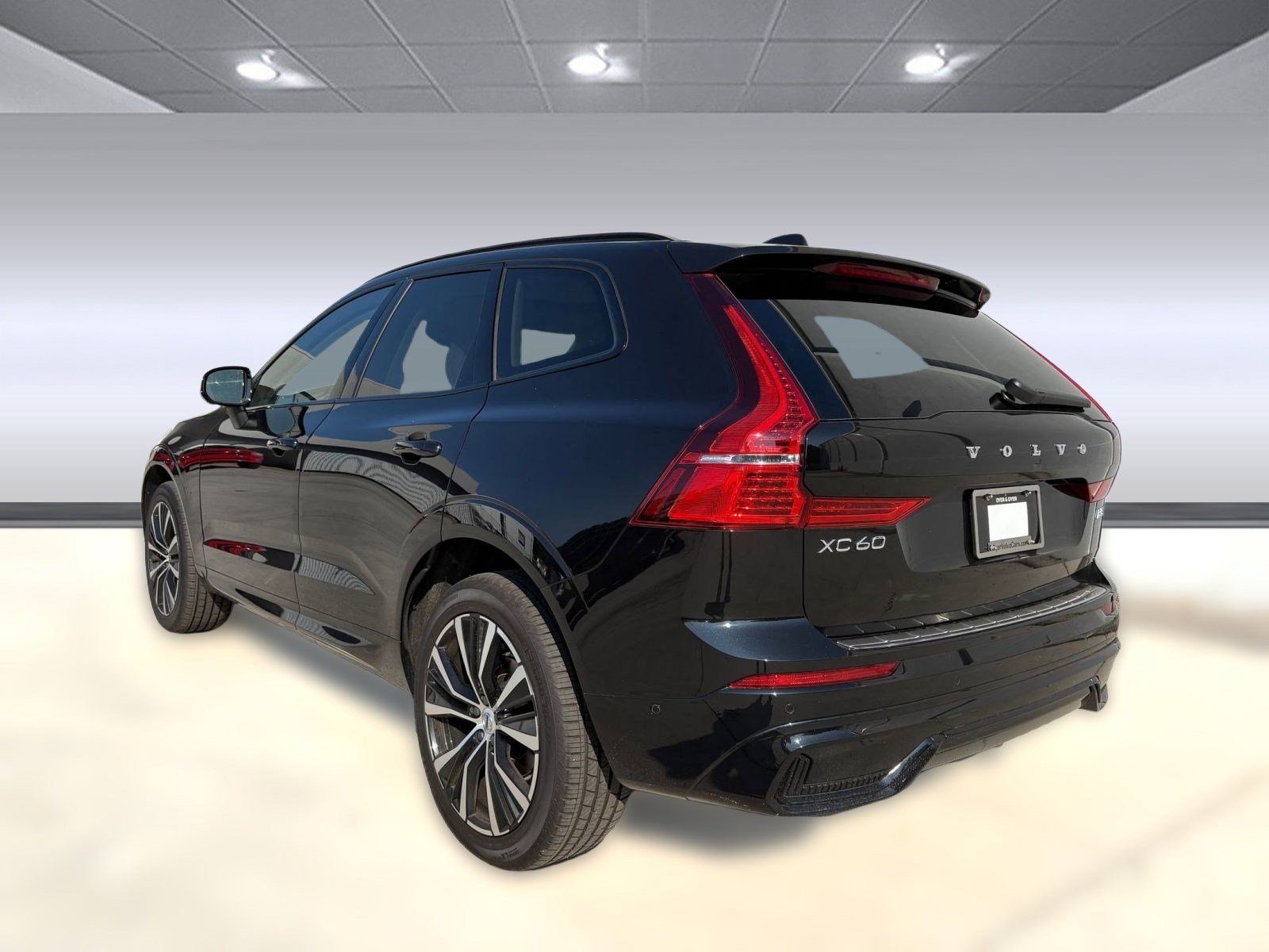 2025 Volvo XC60 B5 Plus photo 3