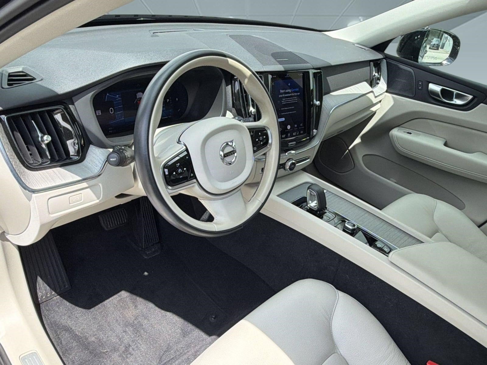 XC60 Plus Dark Theme SUV
