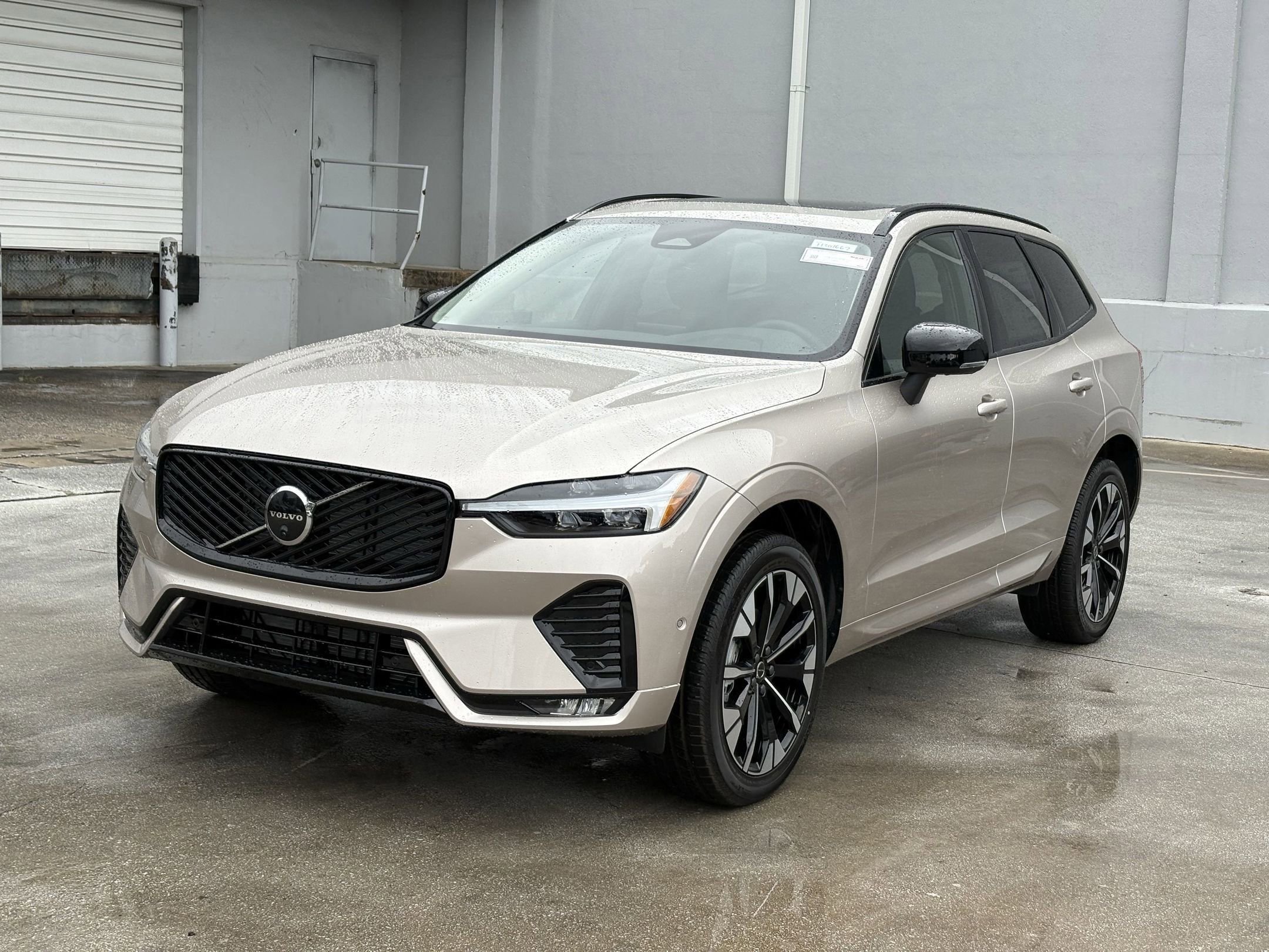 2026 Volvo XC60 B5 Plus photo 2