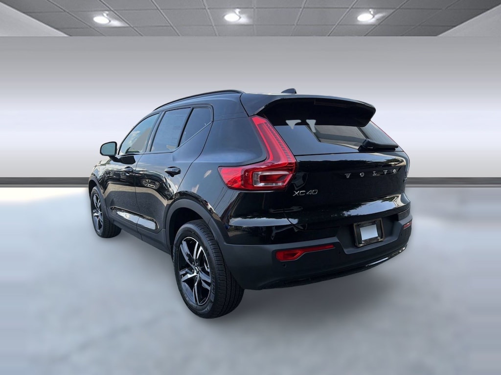 New 2026 Volvo XC40 B5 Core SUV