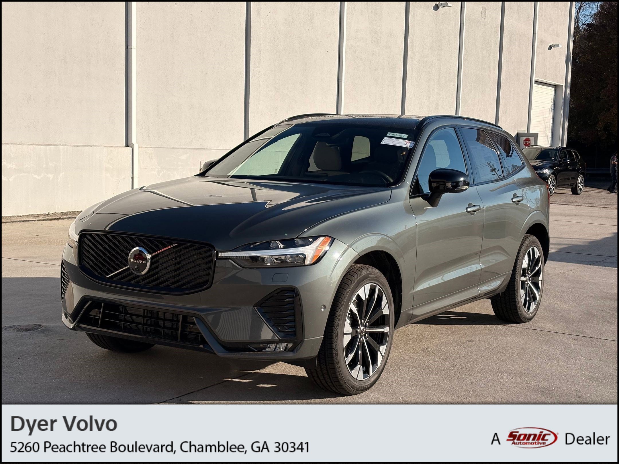 2026 Volvo XC60 Plus's photo