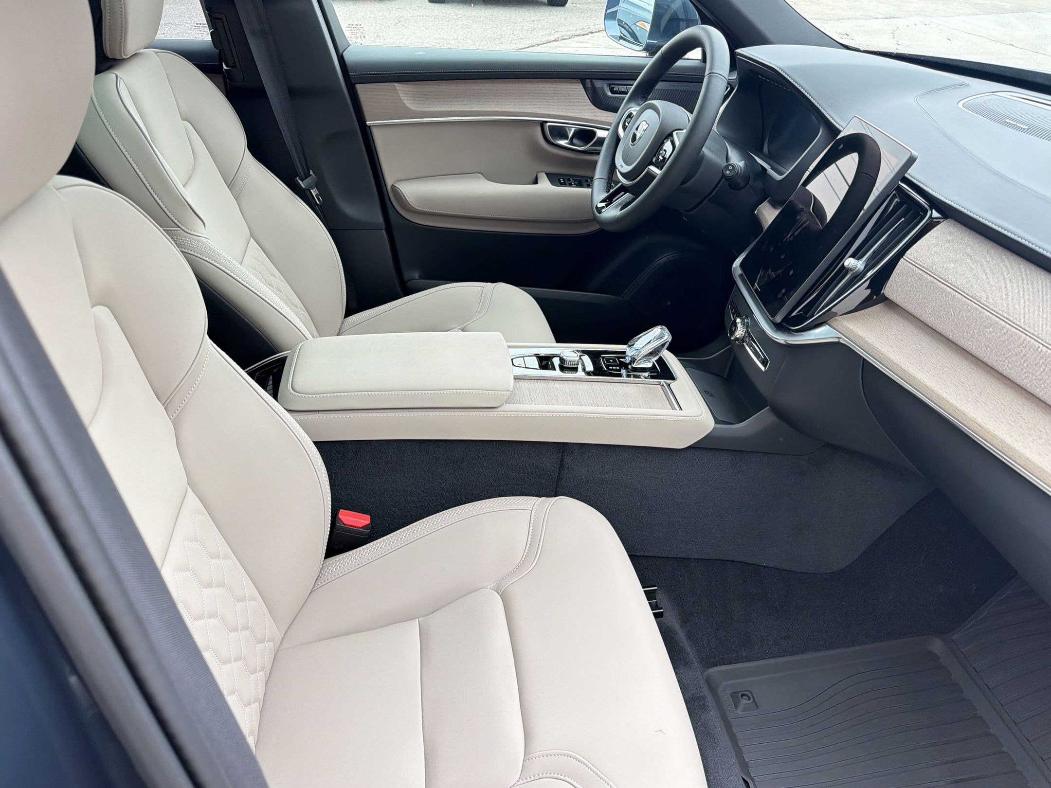 2026 Volvo XC90 Plus - Photo 30