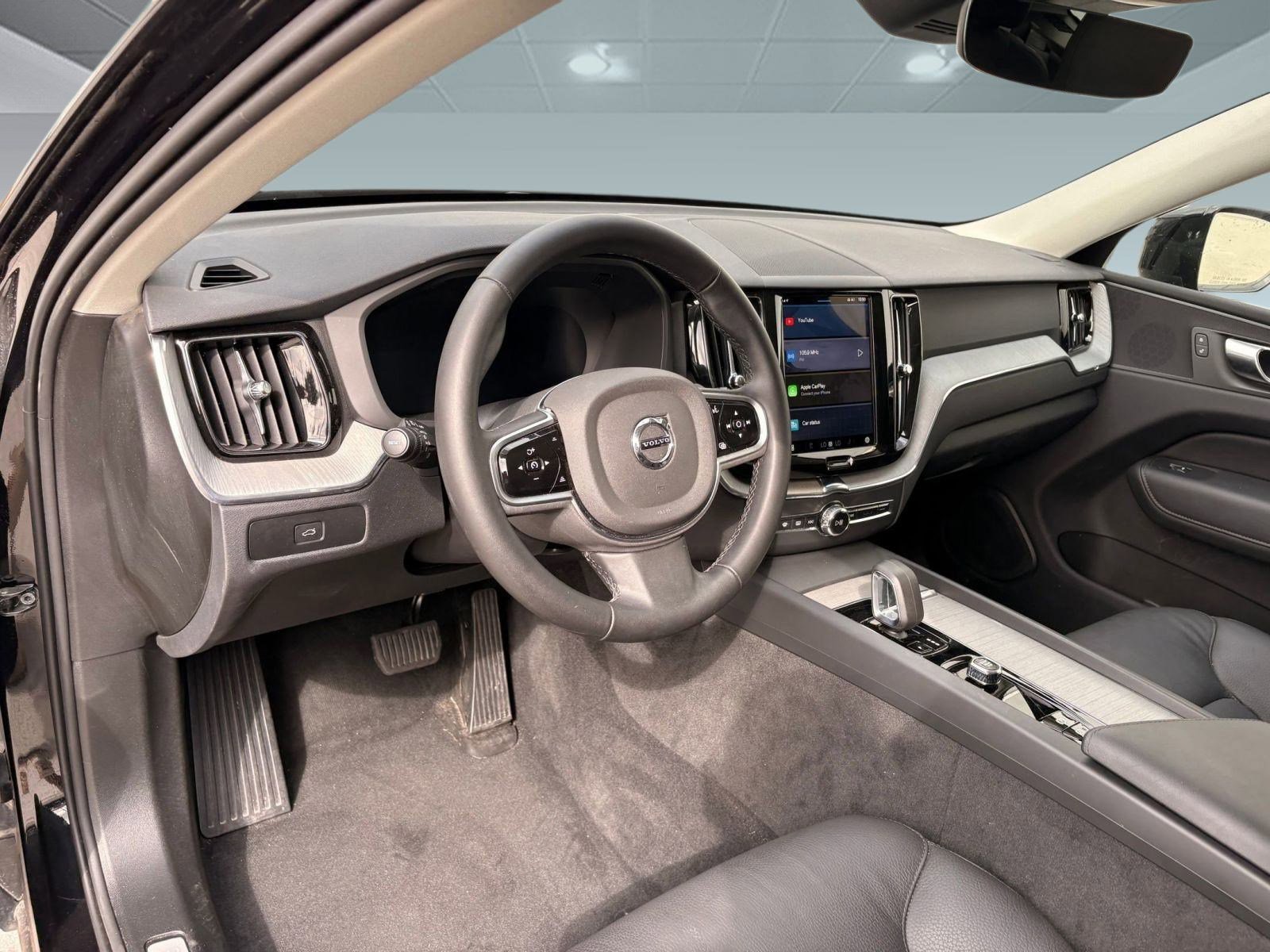 2025 Volvo XC60 Plus photo 4
