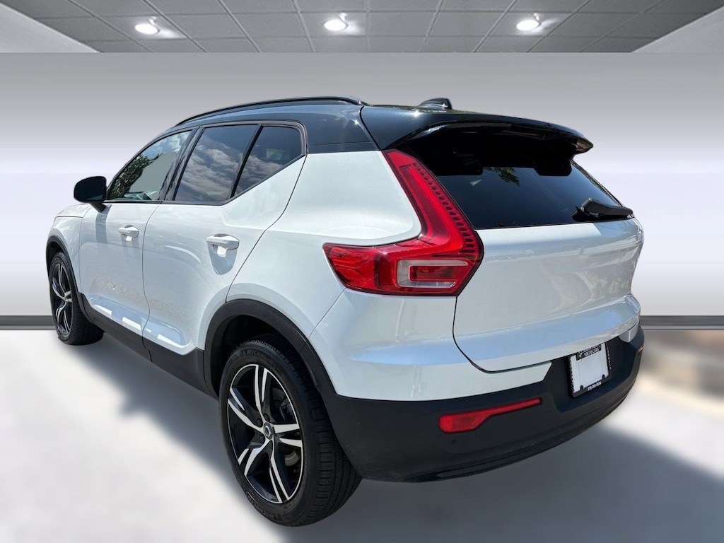 Certified 2022 Volvo XC40 R-Design SUV