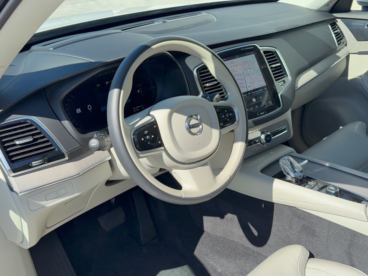 Certified 2025 Volvo XC90 plug-in hybrid Ultra SUV