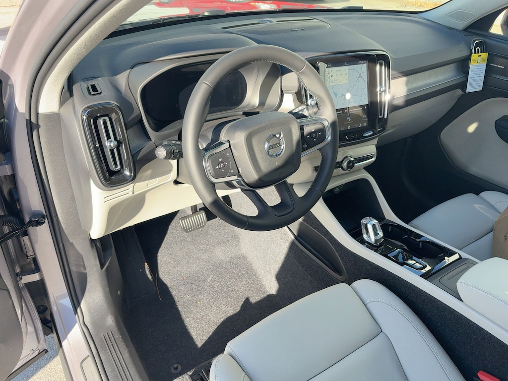 New 2026 Volvo XC40 B5 Ultra SUV