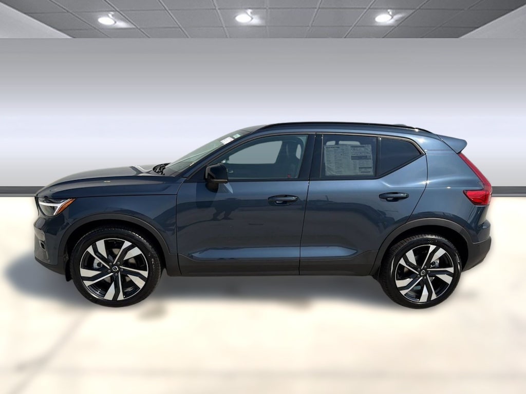 New 2026 Volvo XC40 B5 Ultra SUV
