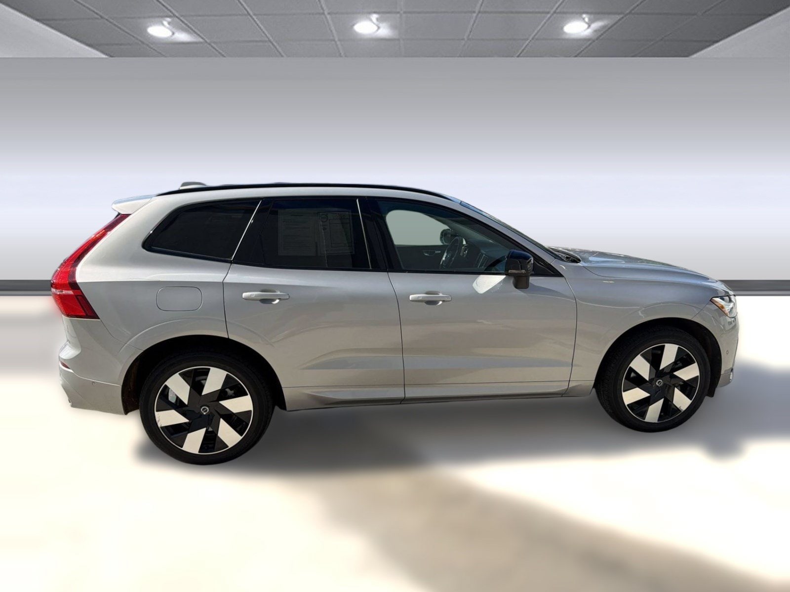 XC60 Plug-in Hybrid Plus Dark Theme SUV