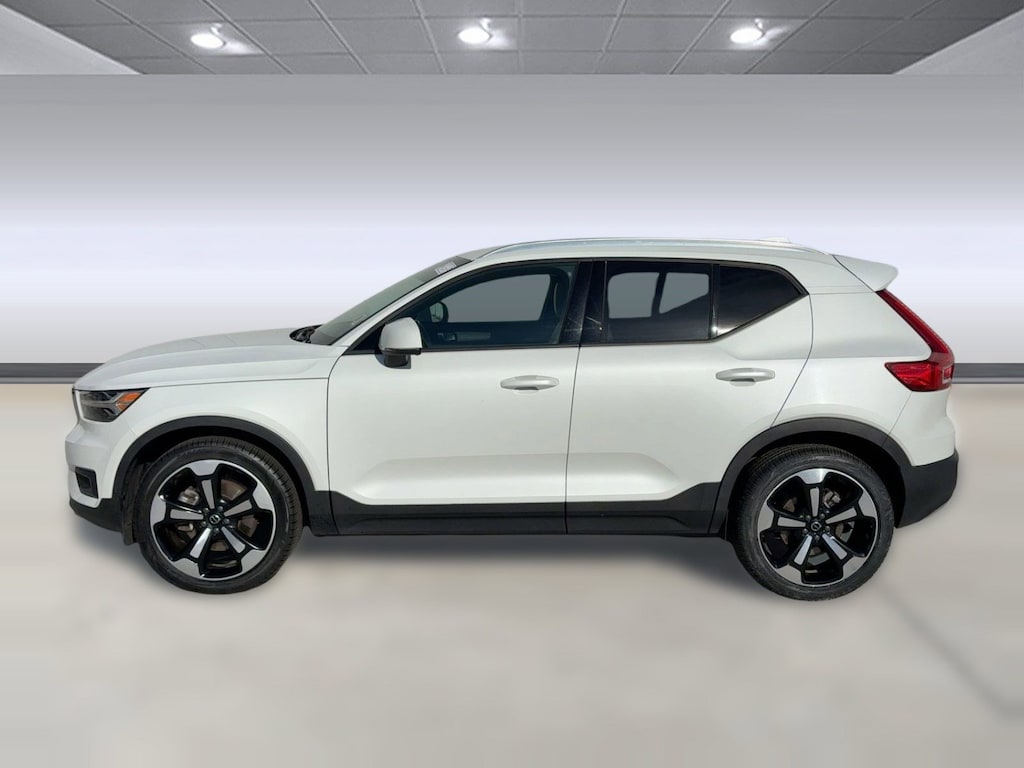 Certified 2021 Volvo XC40 Momentum SUV