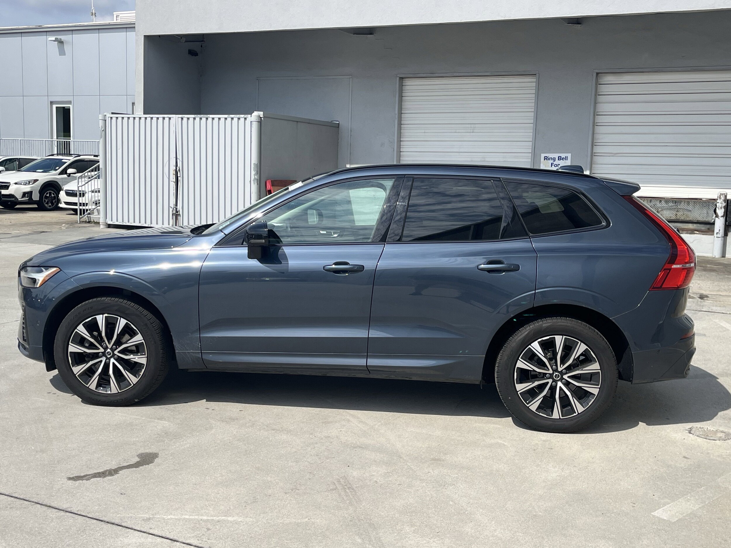 2023 Volvo XC60 B5 Plus photo 4