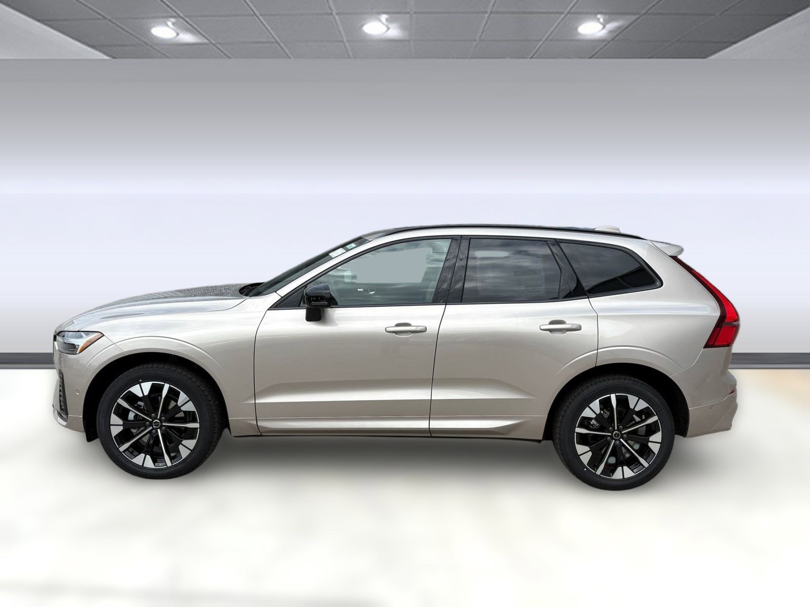 2026 Volvo XC60 B5 Plus photo 2