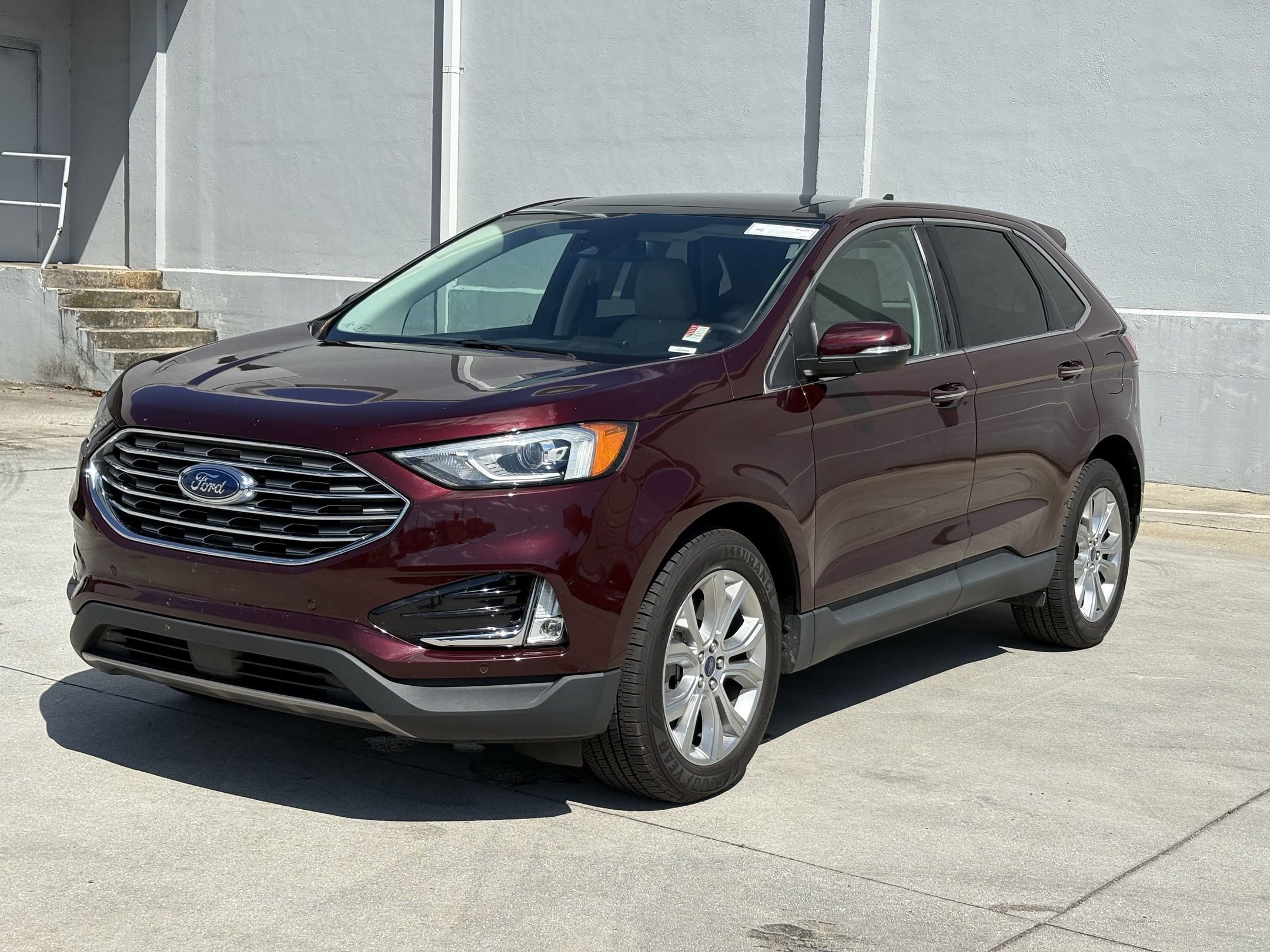 2021 Ford Edge Titanium photo 2