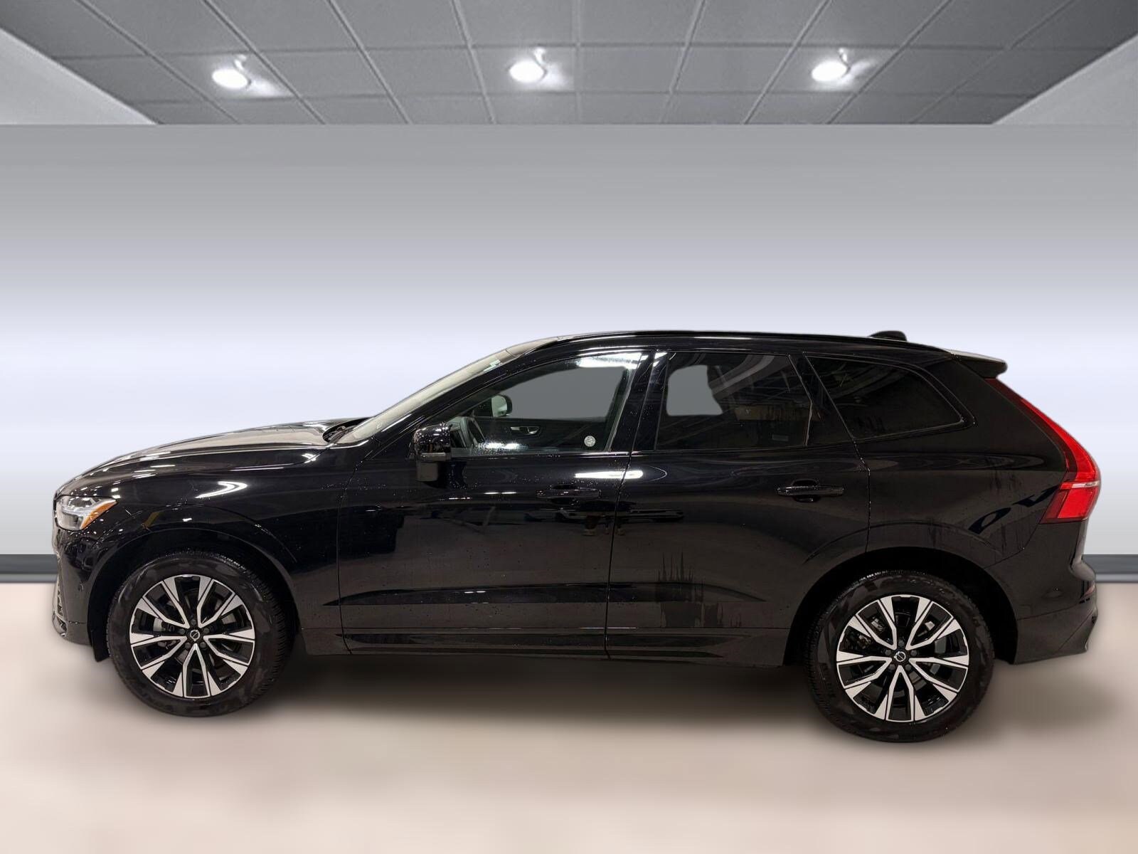 2025 Volvo XC60 Plus photo 2