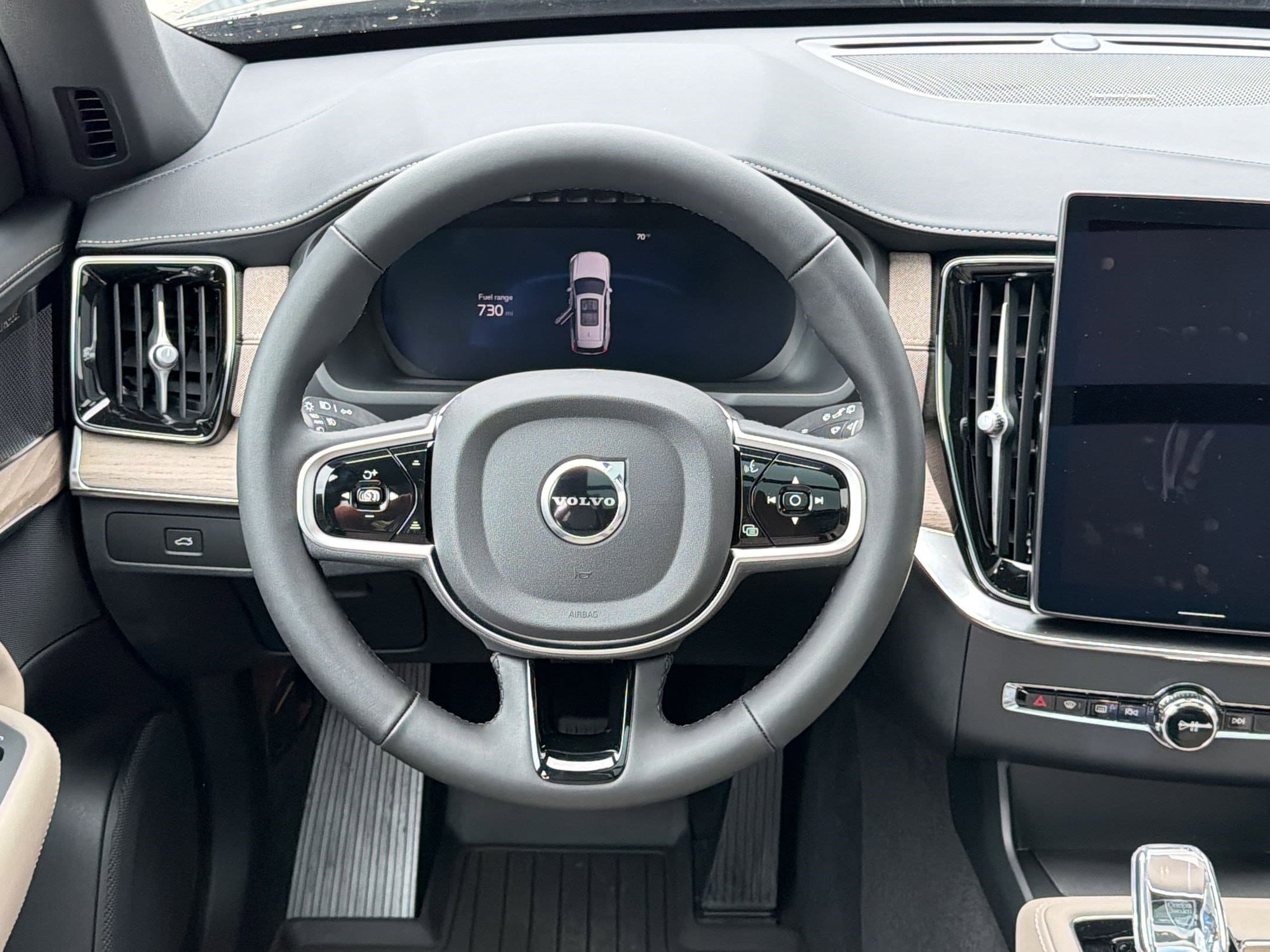 2026 Volvo XC90 Plus - Photo 17