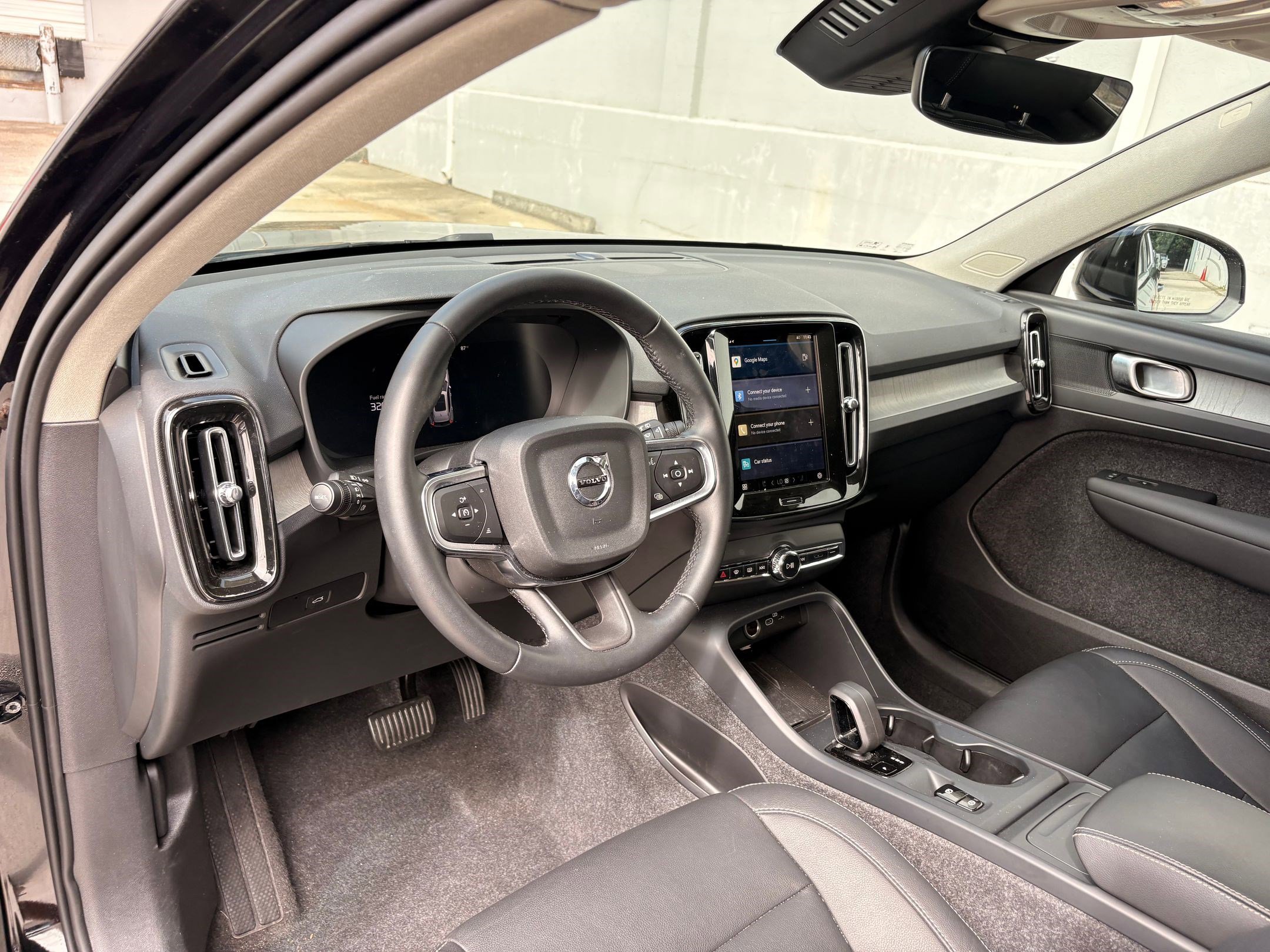 2025 Volvo XC40 Core photo 3