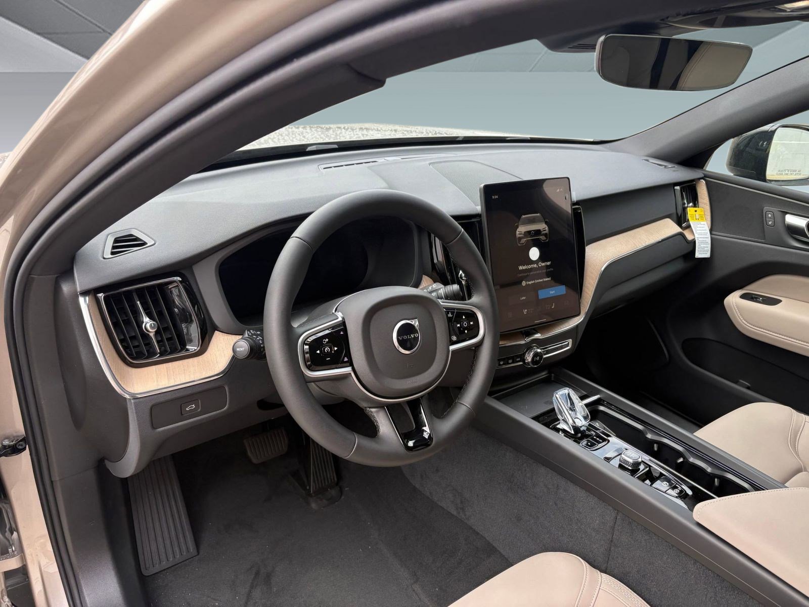 2026 Volvo XC60 B5 Plus photo 4