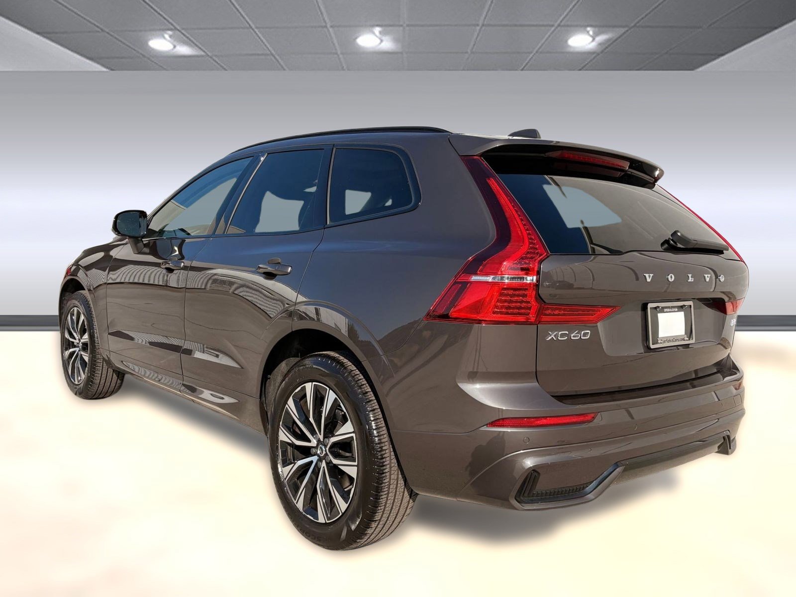 2025 Volvo XC60 B5 Core photo 3