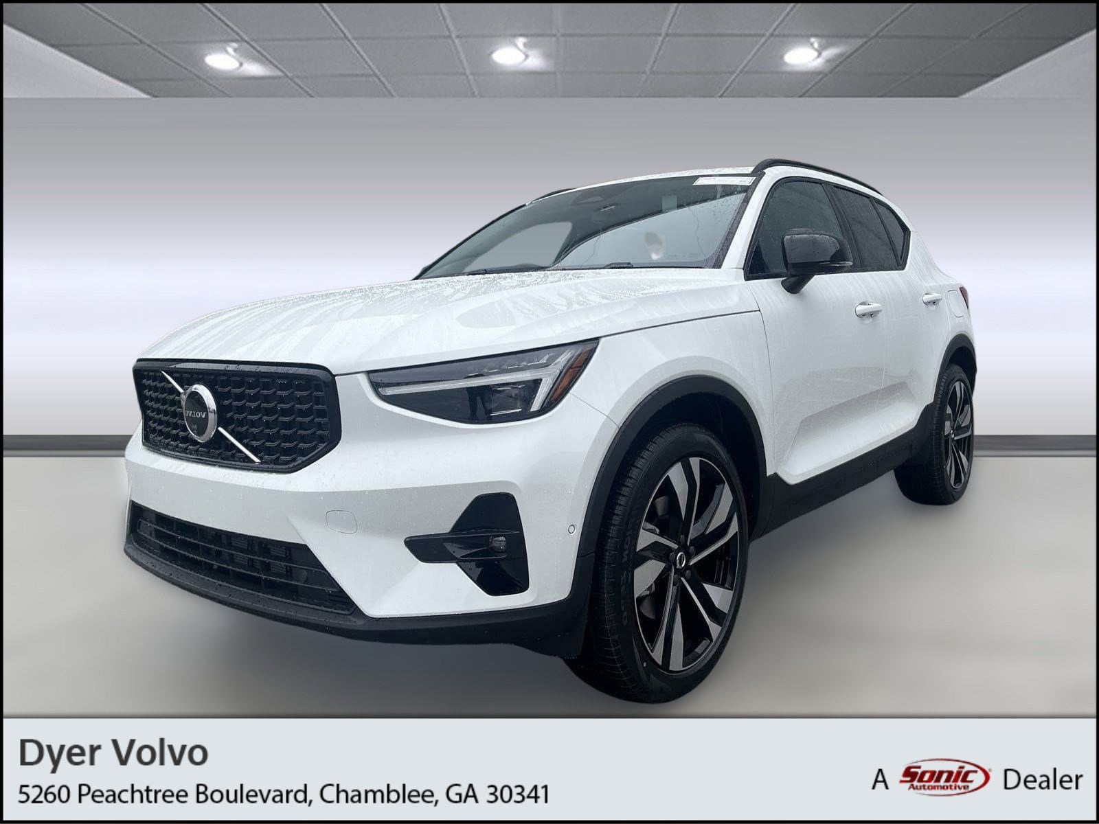 2025 Volvo XC40 B5 Ultra Dark Theme