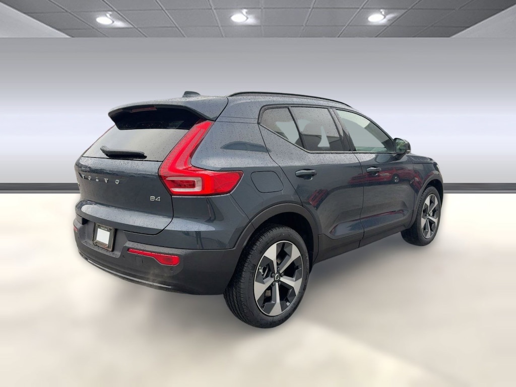 Used 2026 Volvo XC40 Core SUV