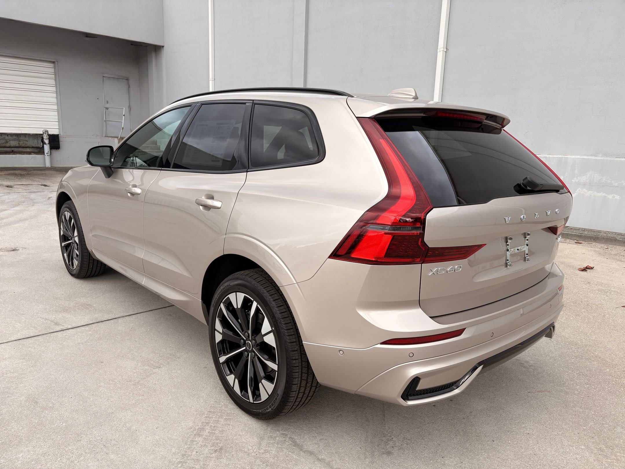 2026 Volvo XC60 B5 Plus photo 3