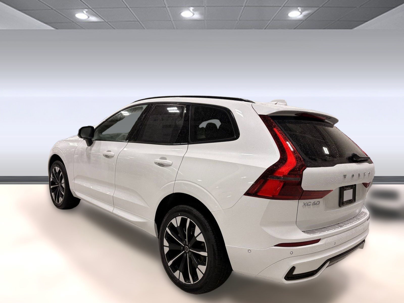 2026 Volvo XC60 B5 Plus photo 3