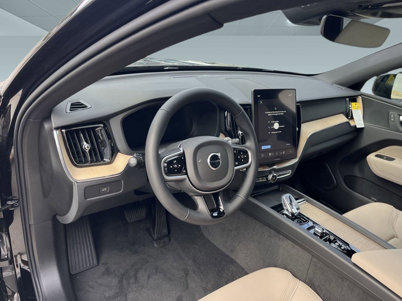 2026 Volvo XC60 B5 Plus photo 4