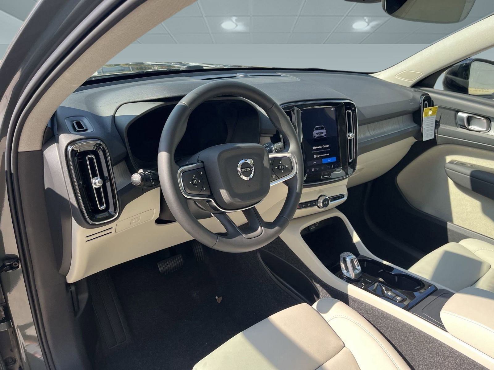 2026 Volvo XC40 Plus photo 4