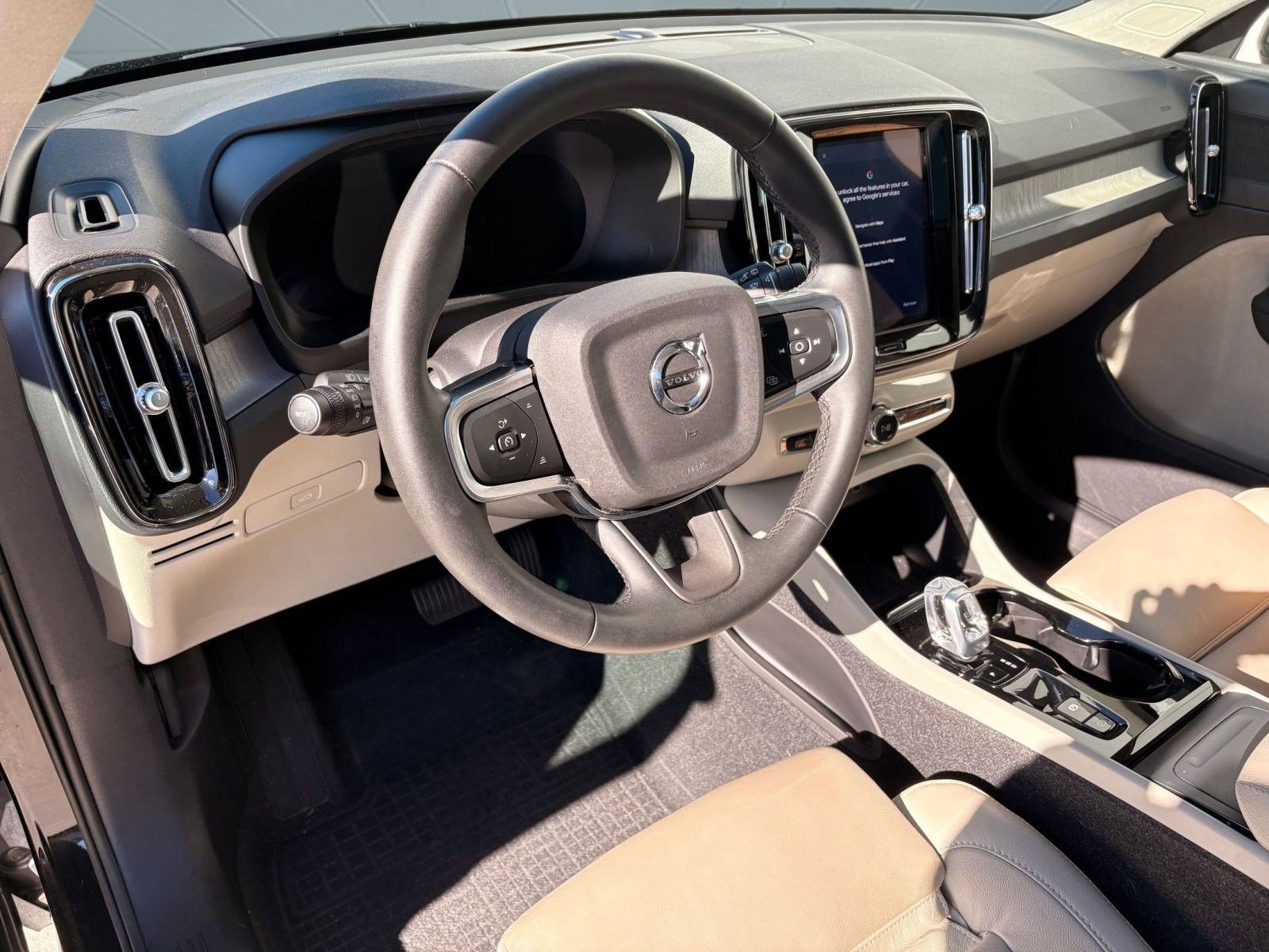 2023 Volvo XC40 Plus photo 4