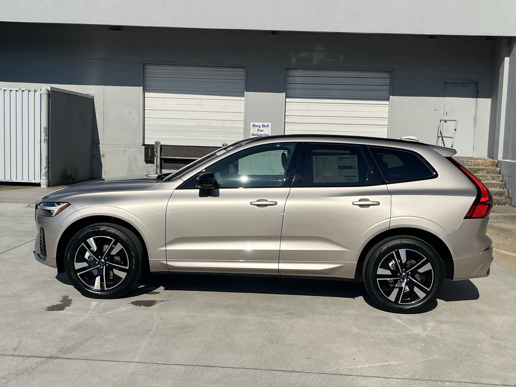 2026 Volvo XC60 B5 Core photo 2