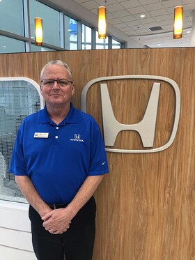 Staff member David Post from ID_3235045ac4b0