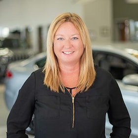 Staff member Sara Shepard from ID_10f14b413ce7