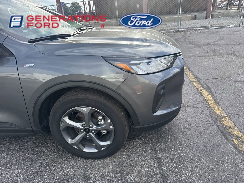 2025 Ford Escape ST-Line photo 4