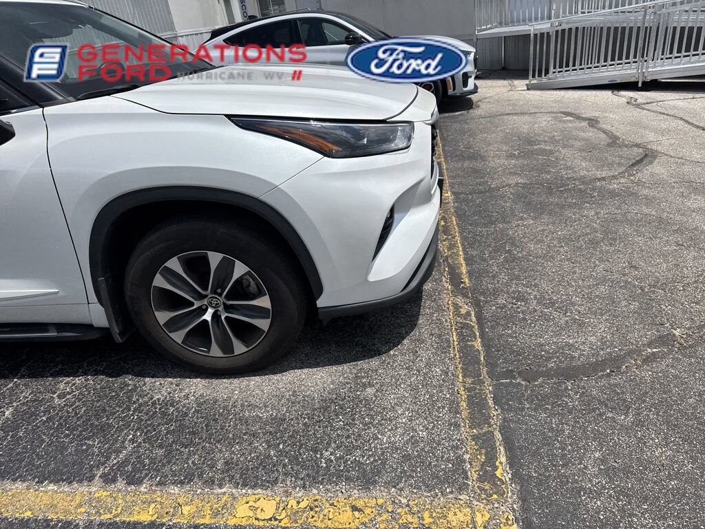 2022 Toyota Highlander XLE photo 4
