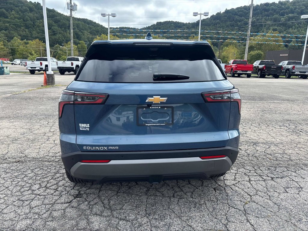 2027 Chevrolet Equinox LT - Photo 4
