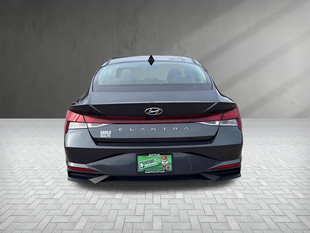 Used 2022 Hyundai Elantra SE Sedan