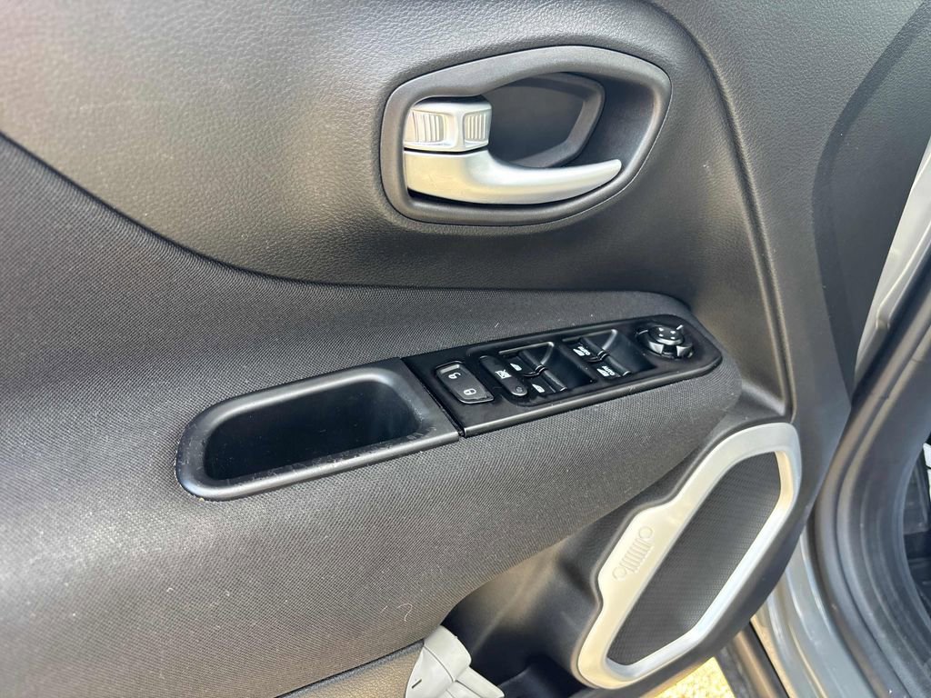 2021 Jeep Renegade Latitude - Photo 11