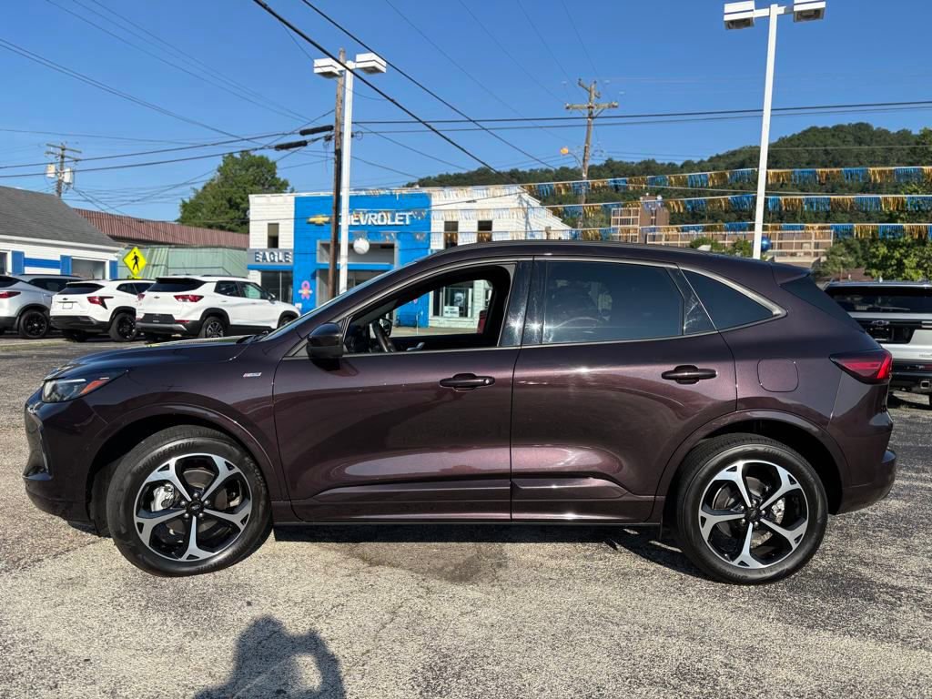 2023 Ford Escape Hybrid ST-Line Elite photo 2