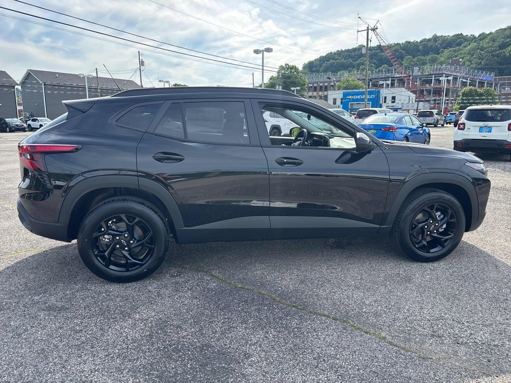 2026 Chevrolet Trax LT - Photo 6