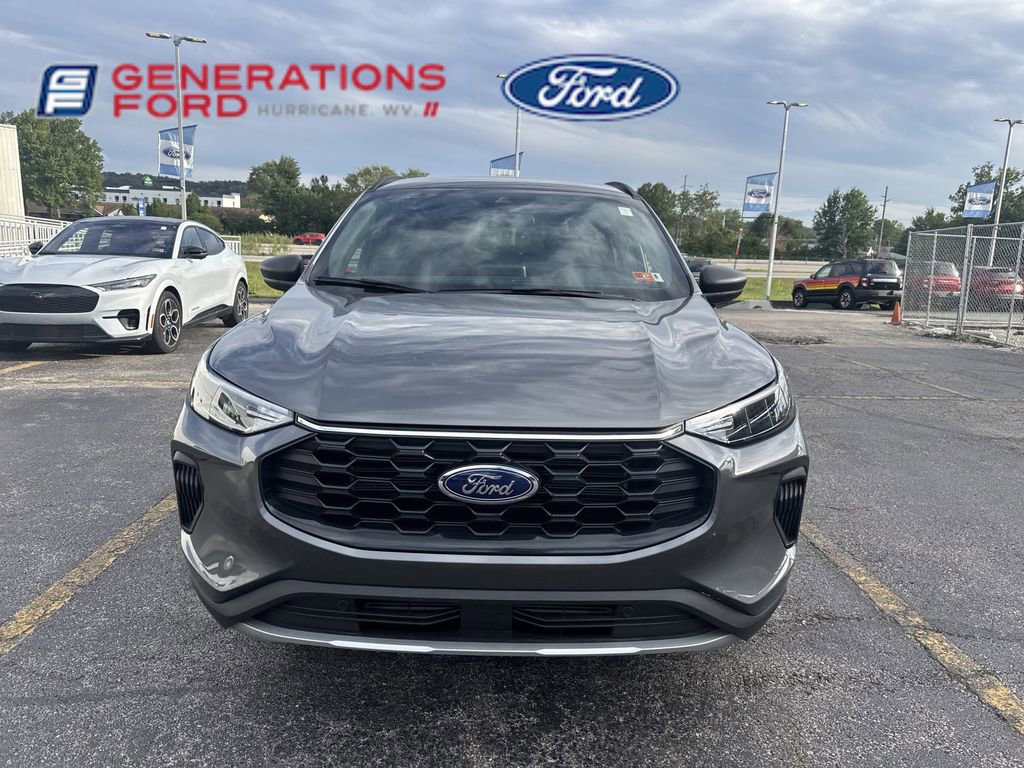 2025 Ford Escape ST-Line photo 2