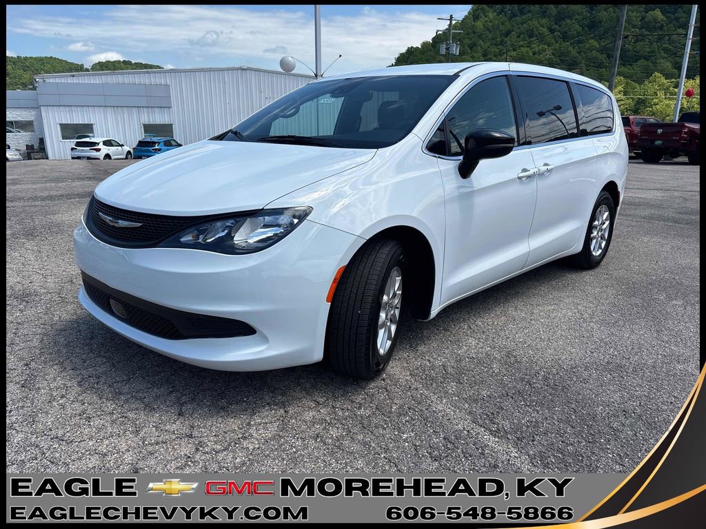 2025 Chrysler Voyager LX's photo