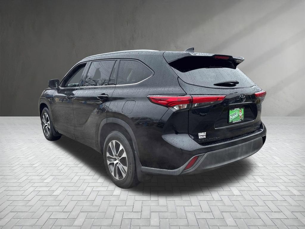 Used 2021 Toyota Highlander XLE SUV