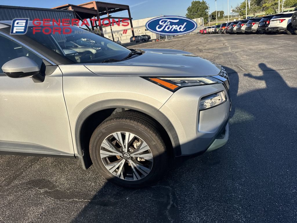 2022 Nissan Rogue SV photo 4