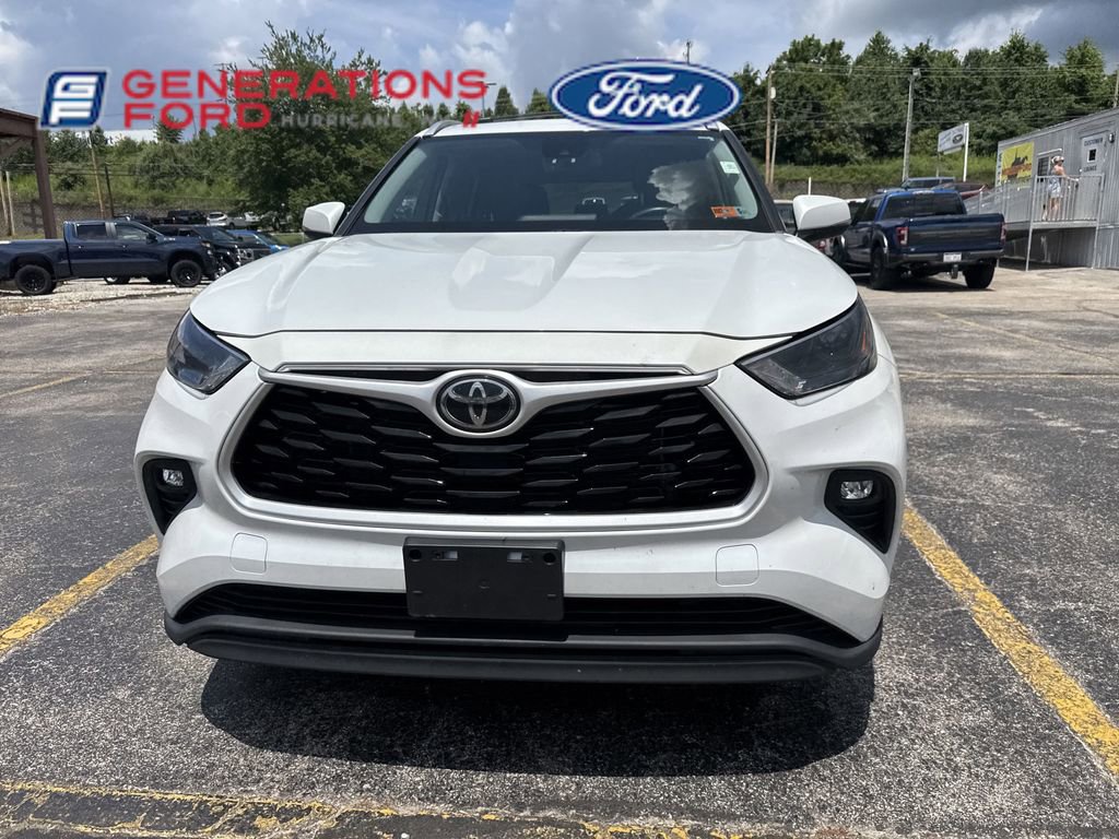 2022 Toyota Highlander XLE photo 2