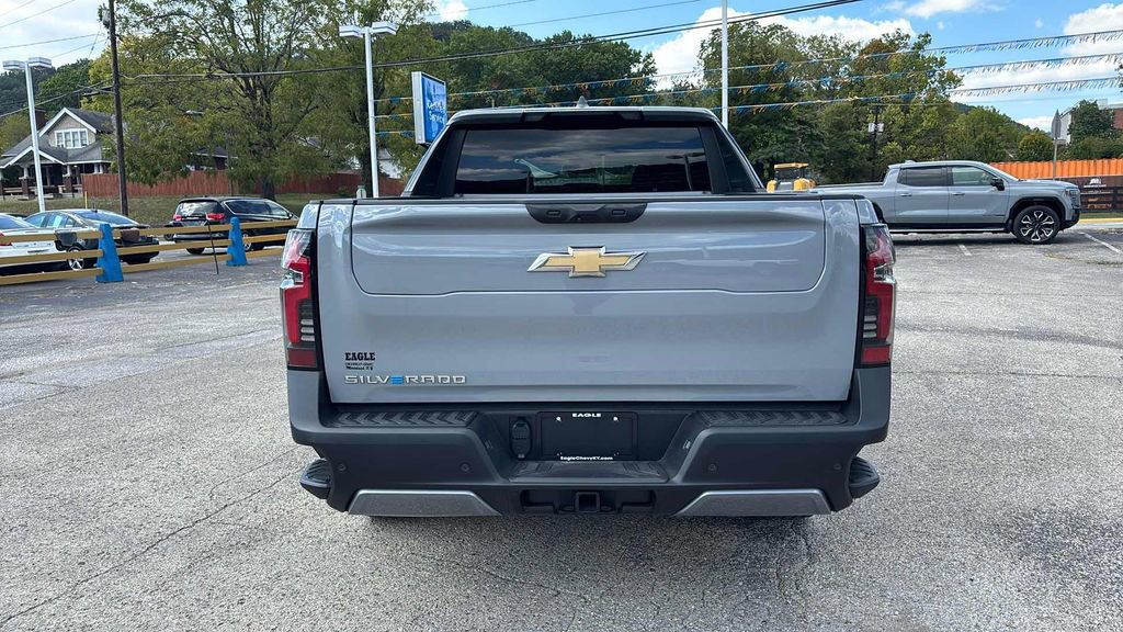 2025 Chevrolet Silverado EV LT photo 4