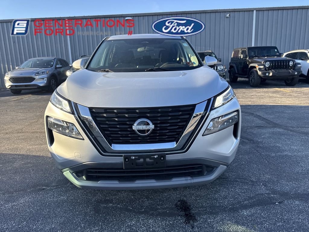 2022 Nissan Rogue SV photo 2